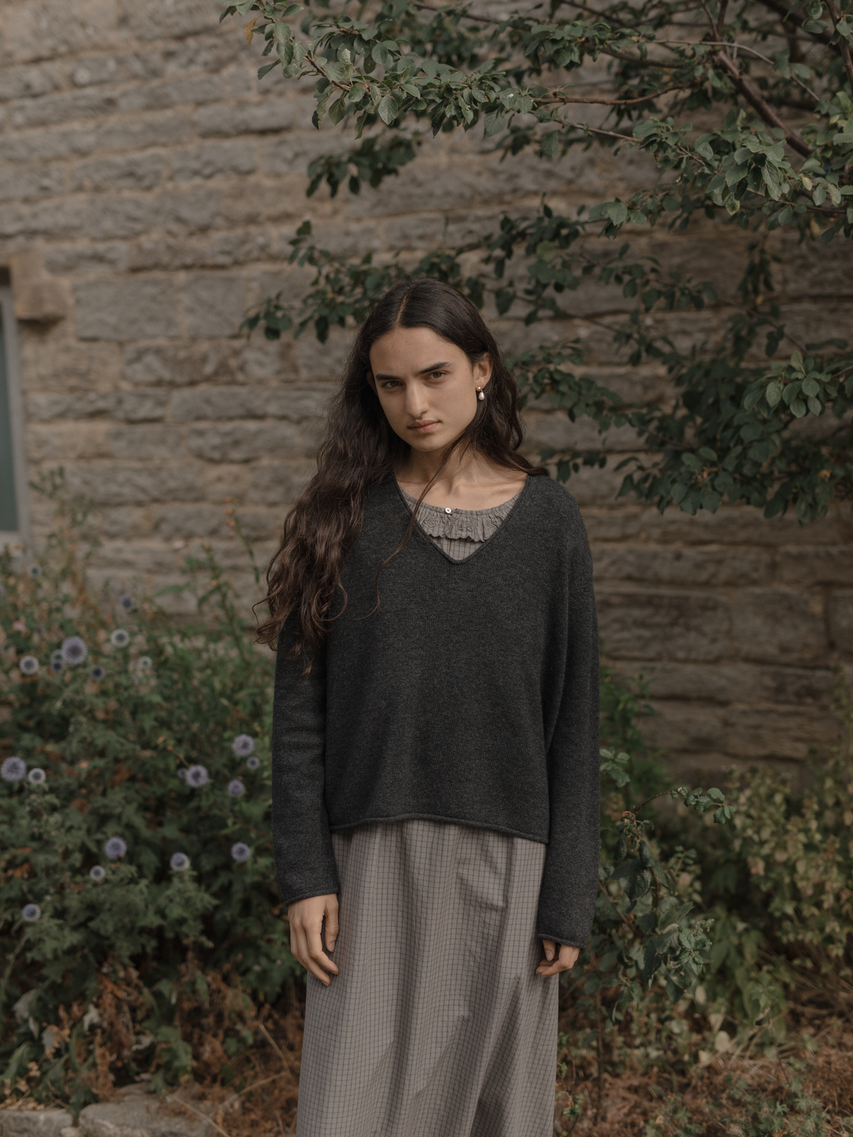 Silas V Neck Charcoal