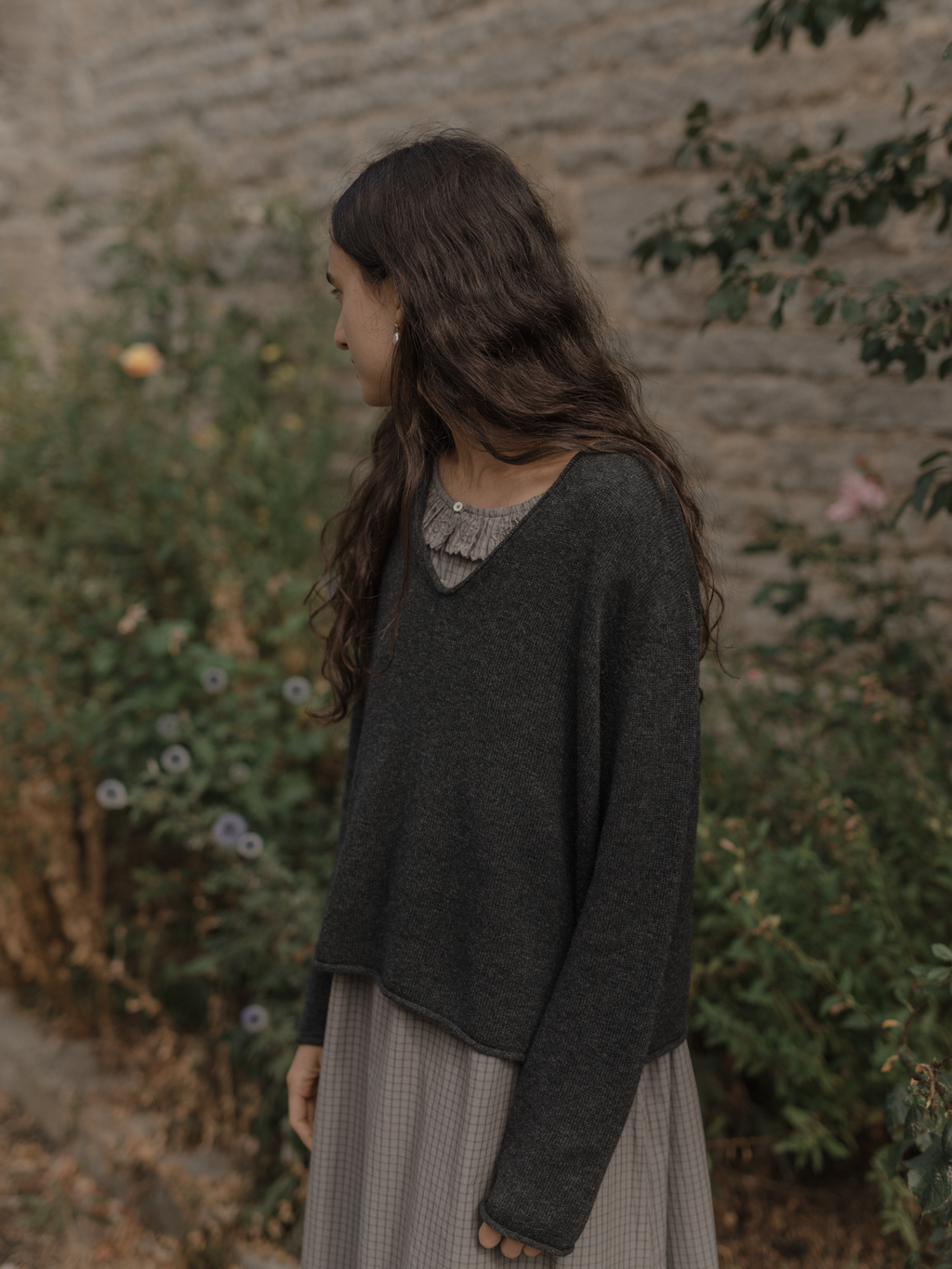Silas V Neck Charcoal