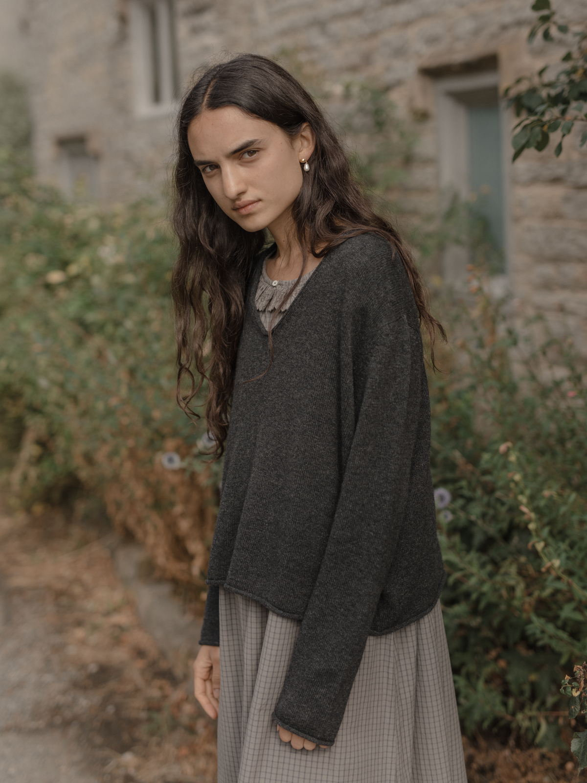Silas V Neck Charcoal