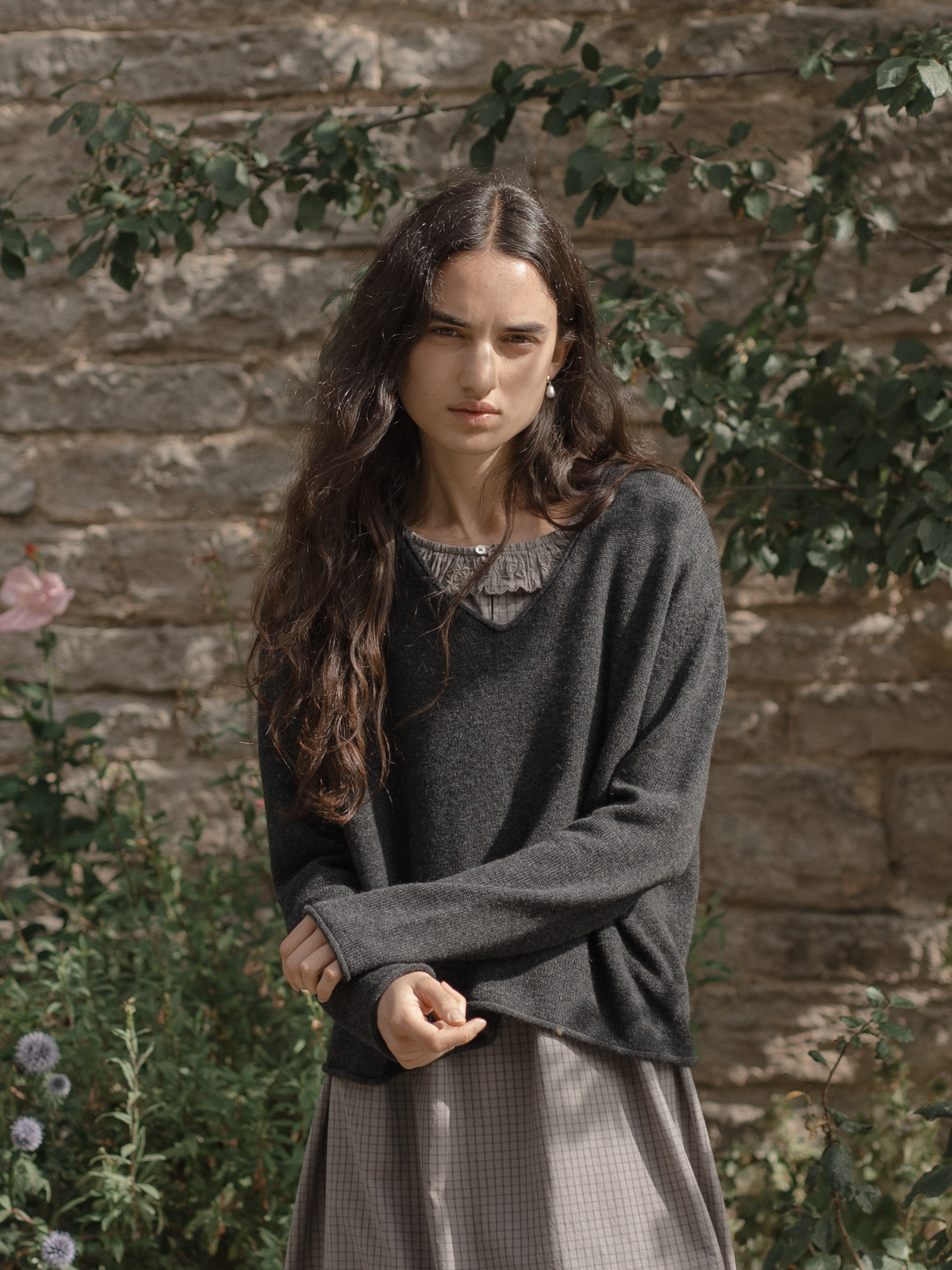 Silas V Neck Charcoal