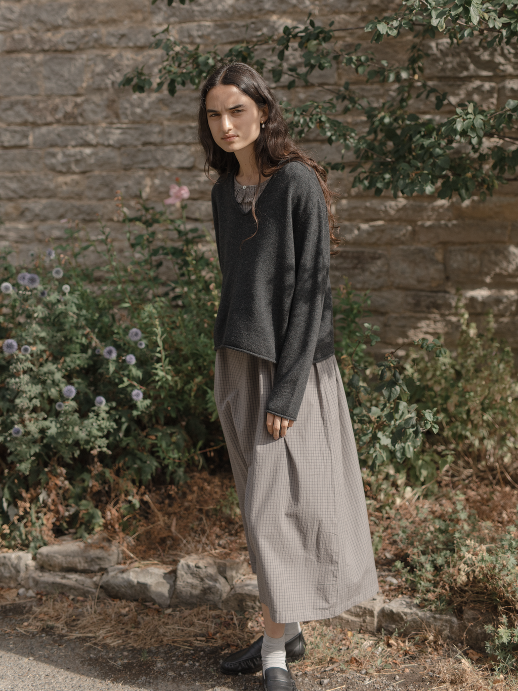 Silas V Neck Charcoal