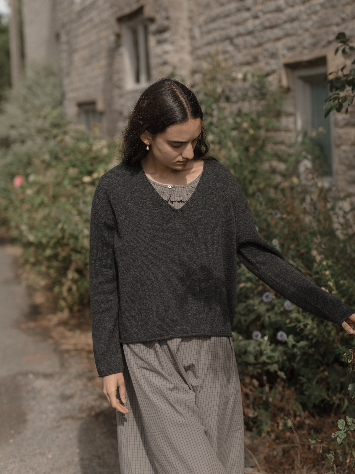 Silas V Neck Charcoal